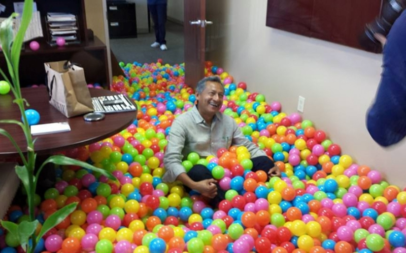 A Ball Pit for the President | Imgur.com/JadeJacksome