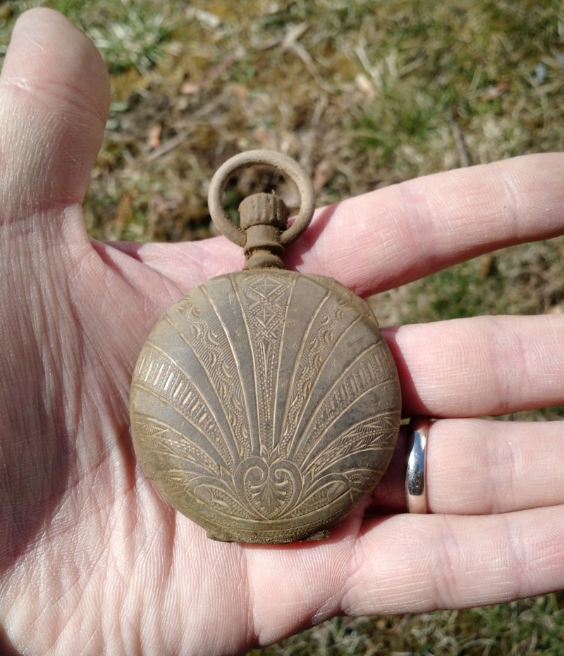 A Precious Pendant | Imgur.com/Nqf1RPe