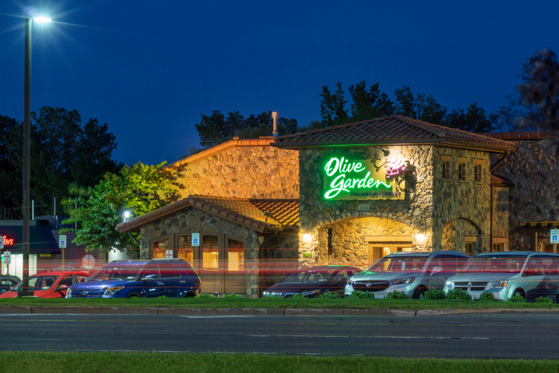 Chain Restaurants | Alamy Stock Photo by Mahmoud Masad 