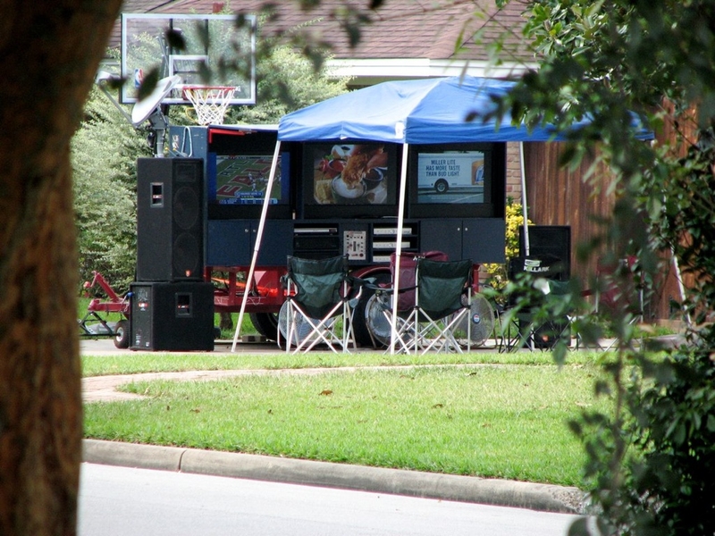 Outdoor TV Setup | Flickr Photo by Bill Bradford