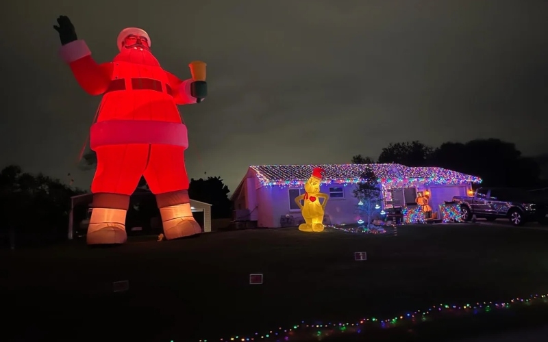 Santazilla | Reddit.com/Starry_Knight_