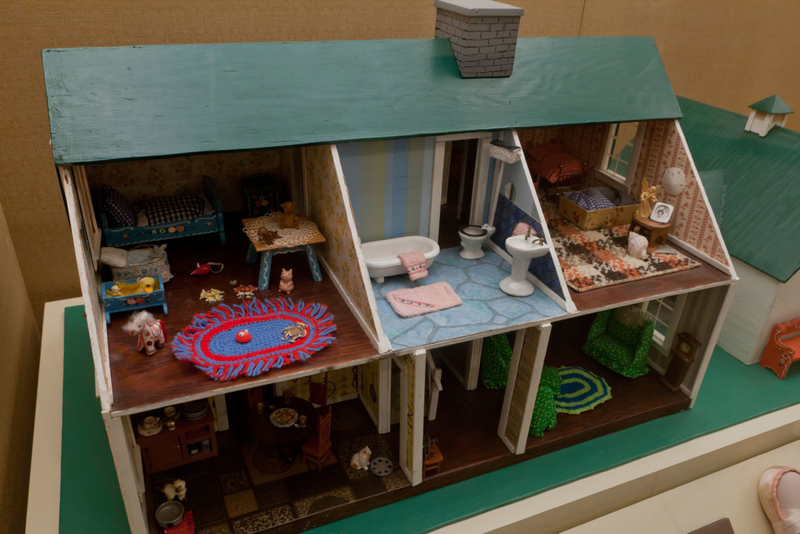 Dollhouses | Alamy Stock Photo by B Christopher 