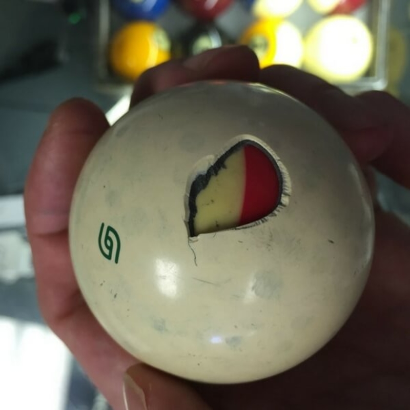 The Inside of a Cue Ball | Imgur.com/FLORIDUH