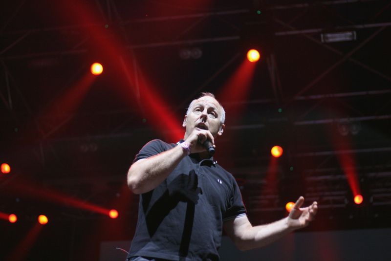 Greg Graffin Would Make a Great Pet-Sitter | Shutterstock