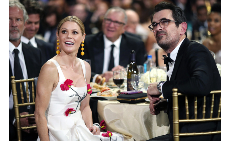 Julie Bowen, Ear Danglers | Getty Images Photo by Christopher Polk/The Critics Choice Awards