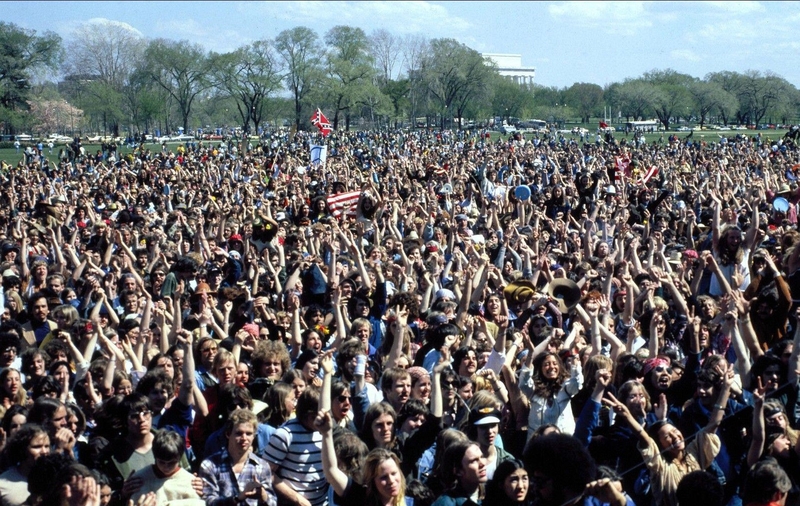 How 10,000 Extras Brought the Hippie Movement to Life | Alamy Stock Photo