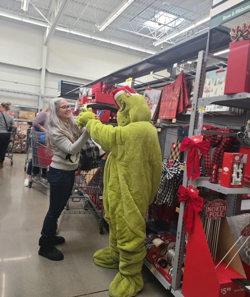 Wie der Grinch den Walmart stahl | Reddit.com/Yuyukiformats_06