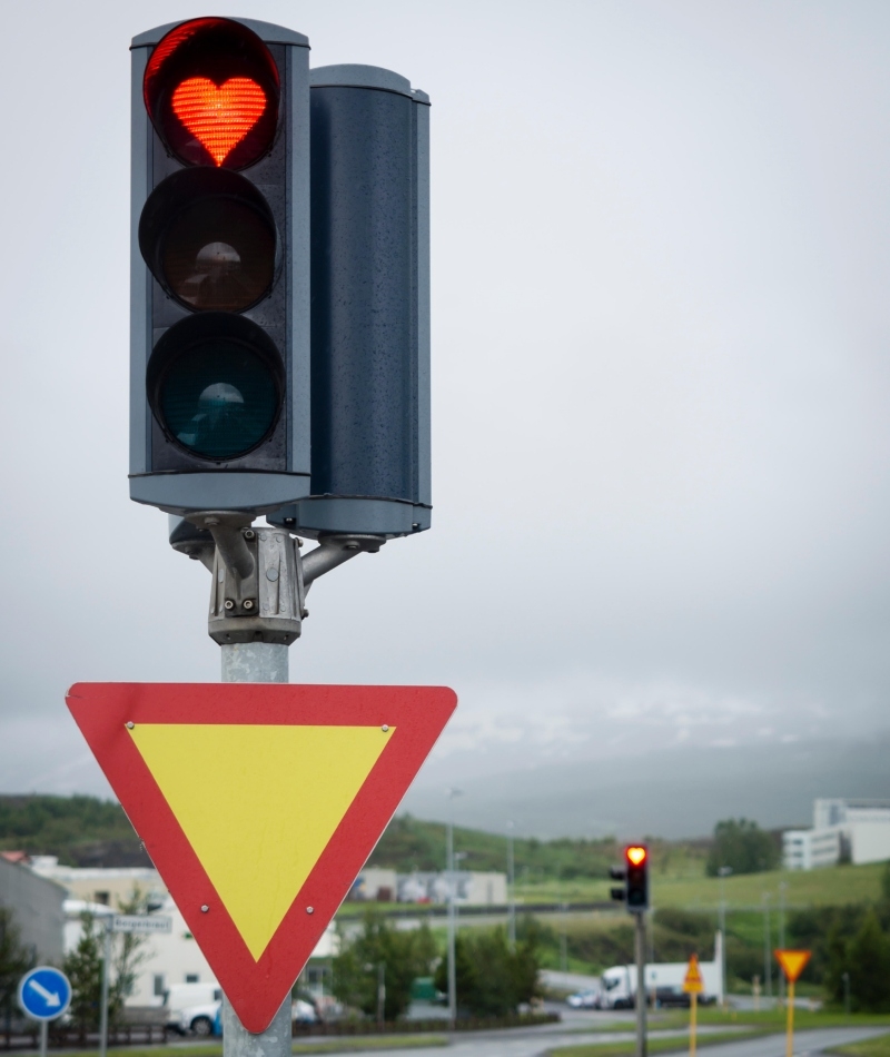 Rote Herz-Ampeln | Alamy Stock Photo by Mint Images Limited