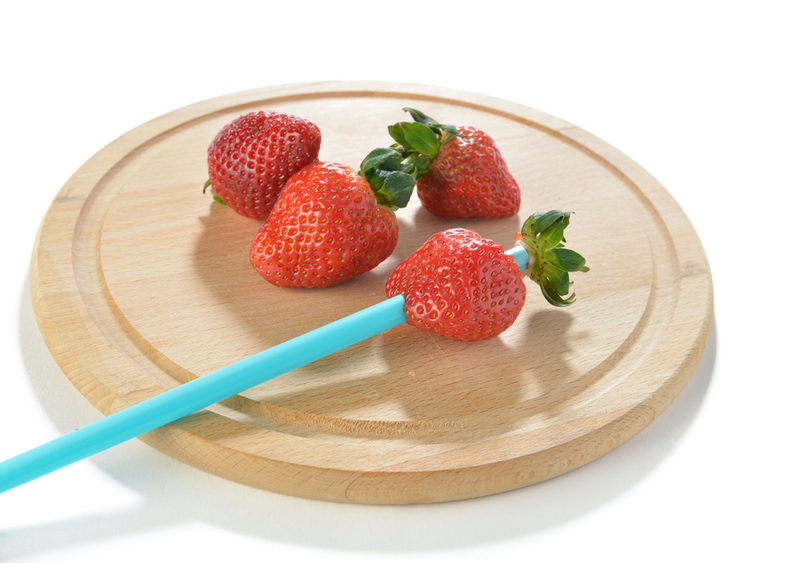 Easily Stem Strawberries | Shutterstock