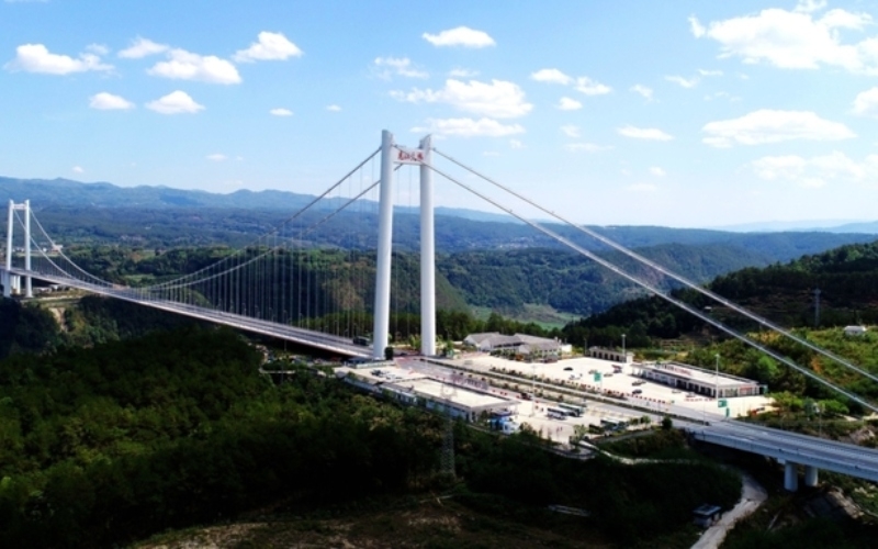 Longjiang-Hängebrücke, China | Alamy Stock Photo by Imaginechina Limited 