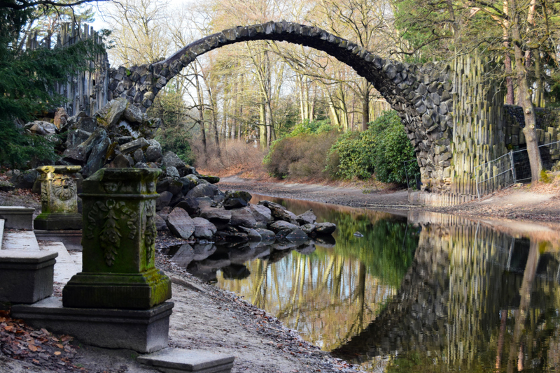 Rakotzbrücke - Teufelsbrücke, Deutschland | Alamy Stock Photo by Mariia Kamenska 