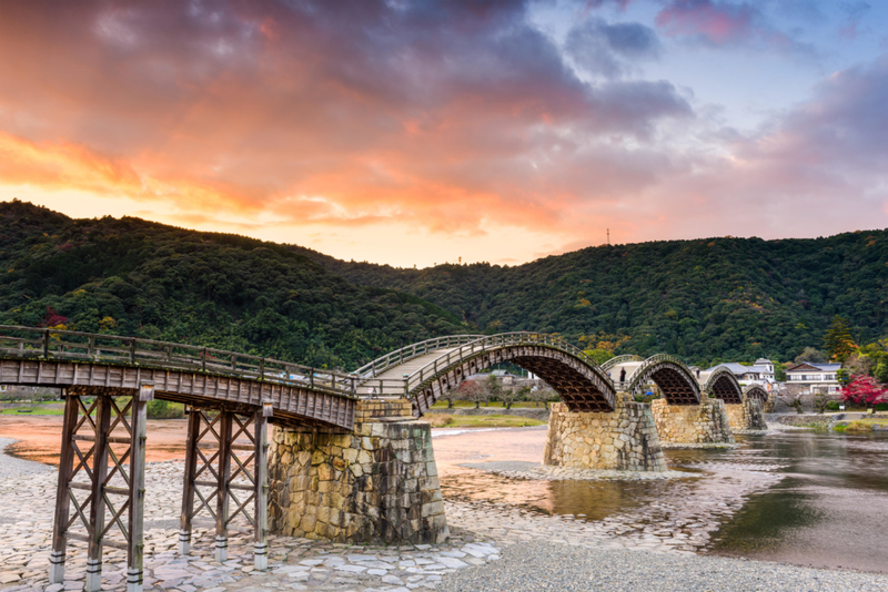 Die Kintai-Brücke in Japan | Alamy Stock Photo by Sean Pavone 