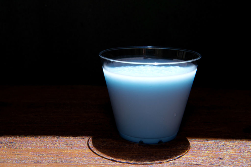 Blaue Milch? | Getty Images Photo by Mariah Tauger
