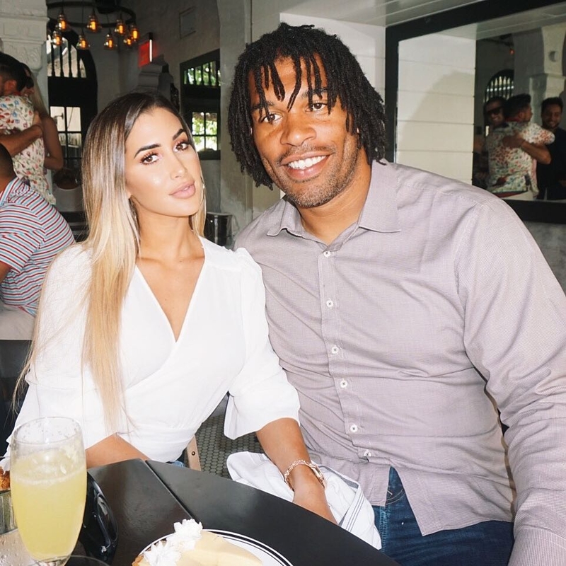 Julius Peppers und Claudia Sampedro | Instagram/@claudiasampedro