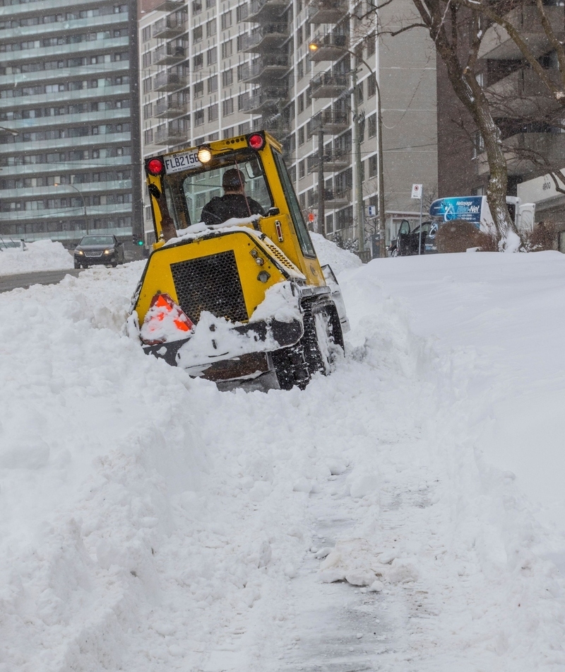 Yo Dawg, We Heard You Like to Get Stuck in the Snow | Alamy Stock Photo by Sean O