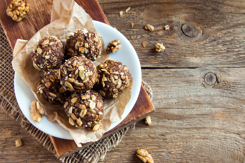 The Best Under 100 Calories Snacks | Shutterstock Oksana Mizina