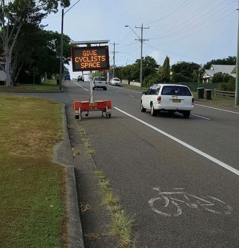 Nicht auf die Fahrradspur fahren | Imgur.com/eyci39t