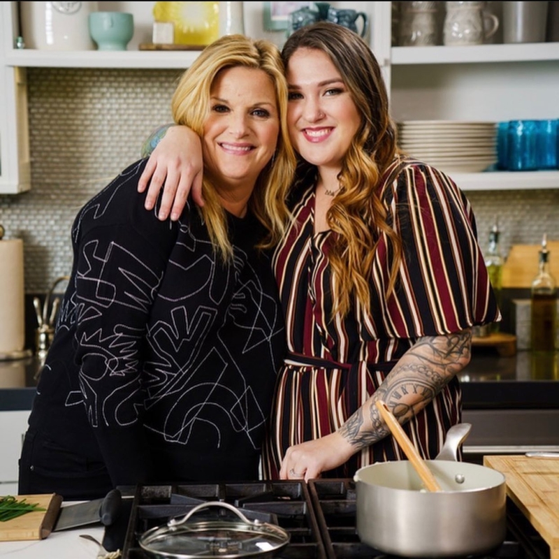 Die Gleichung zwischen Trisha und den Mädchen | Instagram/@trishayearwood