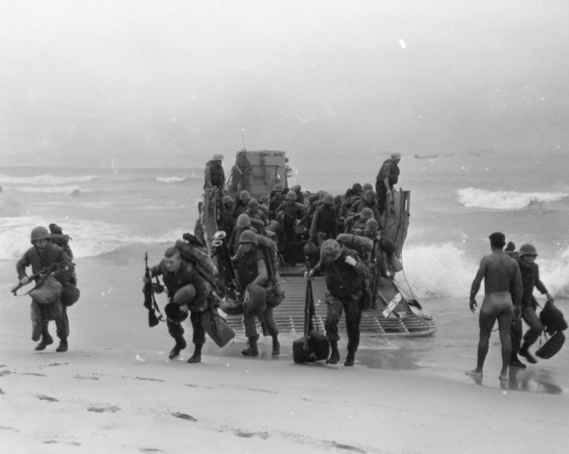 Die Zerstörung von Red Beach | Getty Images Photo by PhotoQuest