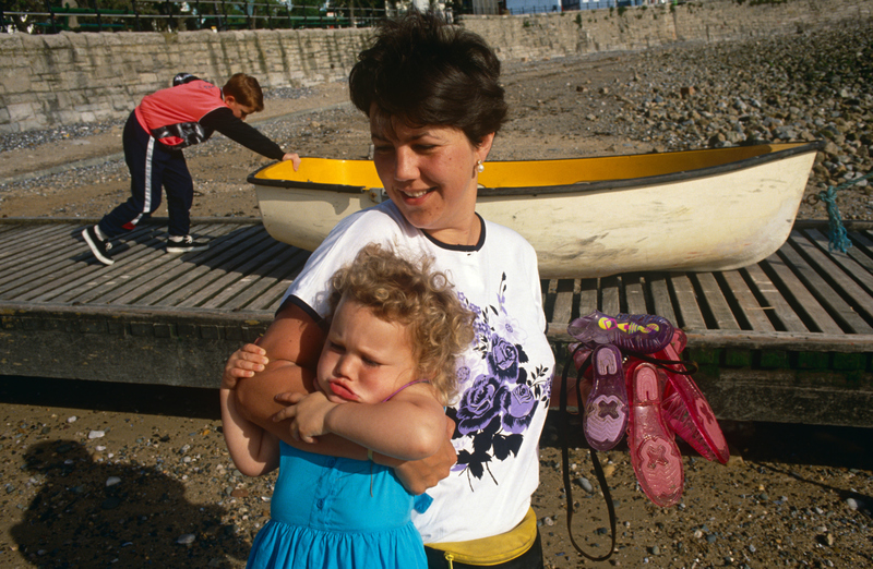 Mama, du erstickst mich | Alamy Stock Photo