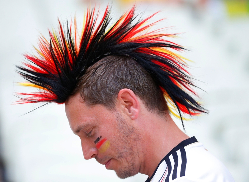 Sonic der deutsche Fußballfan-Igel | Alamy Stock Photo