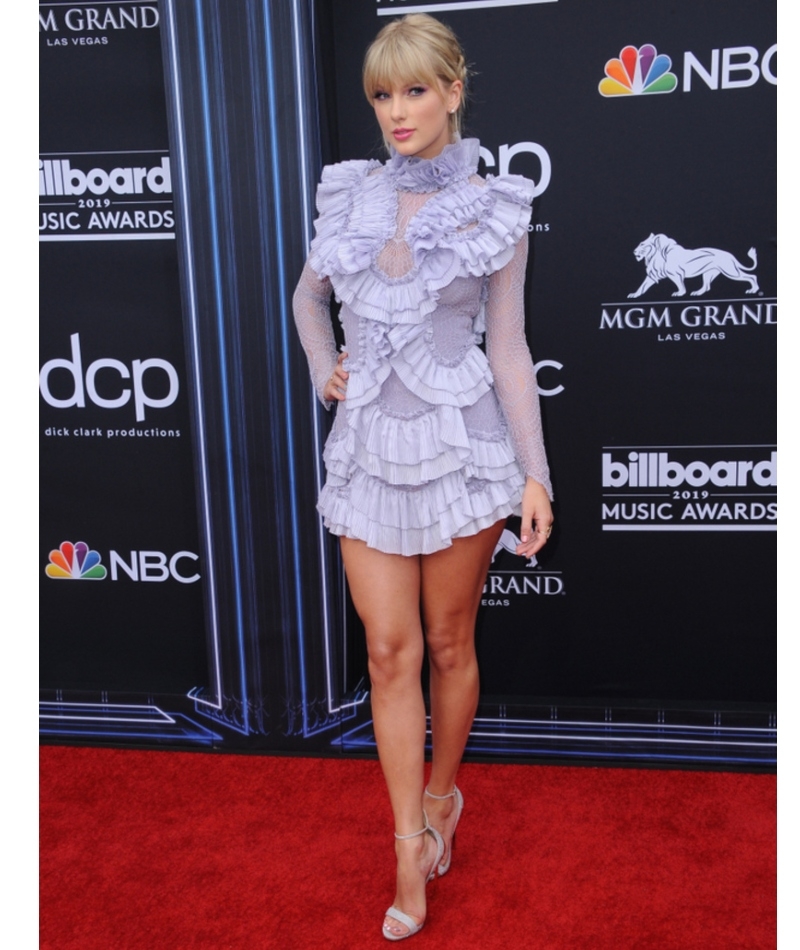 Taylor Swift - (180 cm) | Shutterstock Photo by Tinseltown