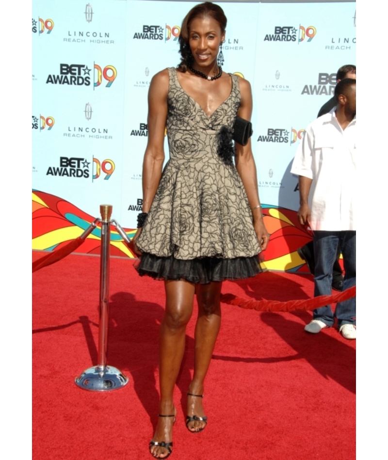 Lisa Leslie – (195 cm) | Shutterstock Photo by s_bukley