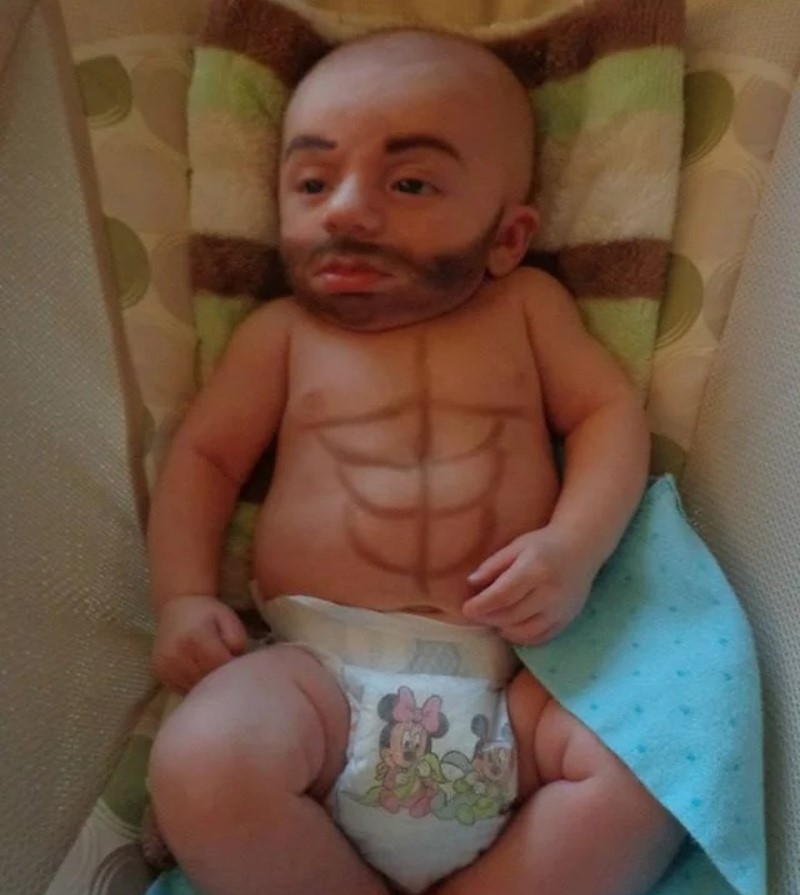 Ein muskulöses Baby | Reddit.com/Taylor_Satine
