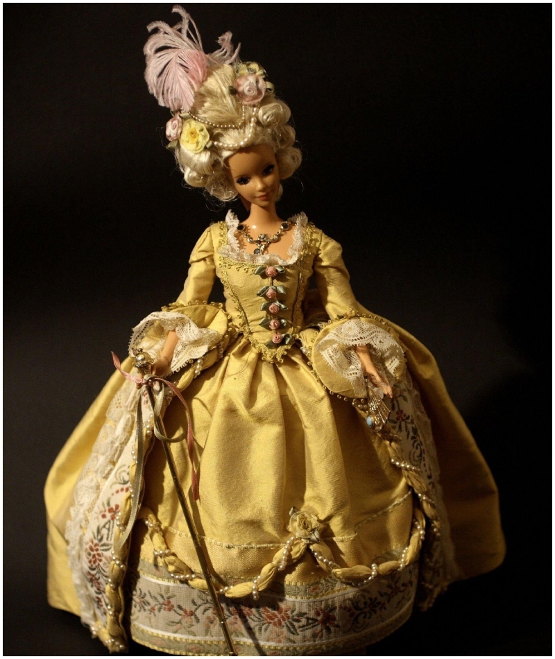 Marie Antoinette Barbie | Getty Images Photo by Veronique DURRUTY/Gamma-Rapho 