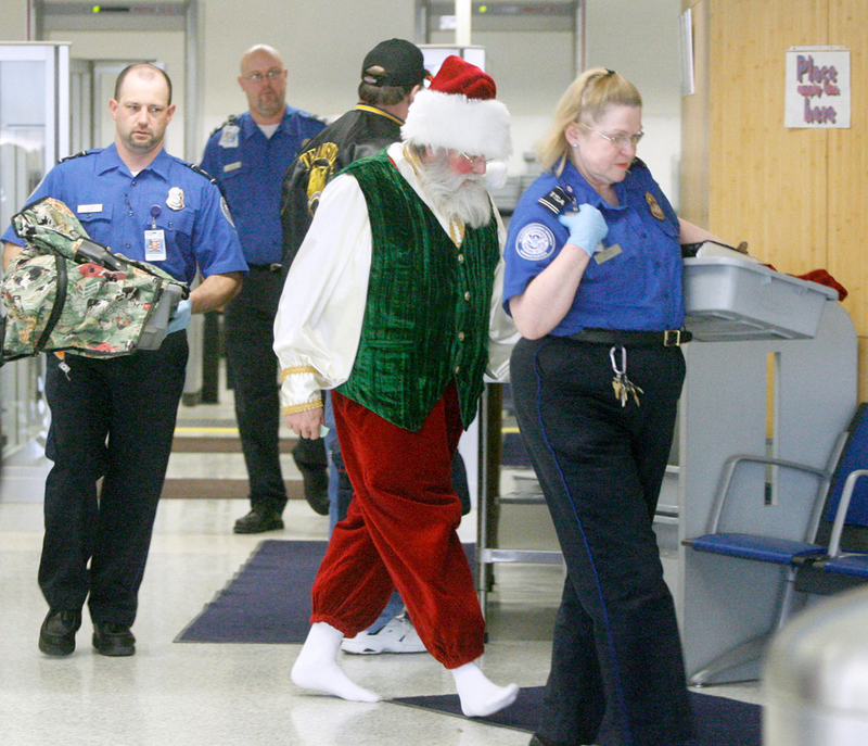 Was hast du in der Tasche, Weihnachtsmann? | Imgur.com/destonio