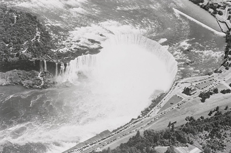 Du wirst nicht glauben, was Forscher entdeckt haben, als sie das Wasser aus den Niagarafällen abgelassen haben | Getty Images Photo by Bettmann