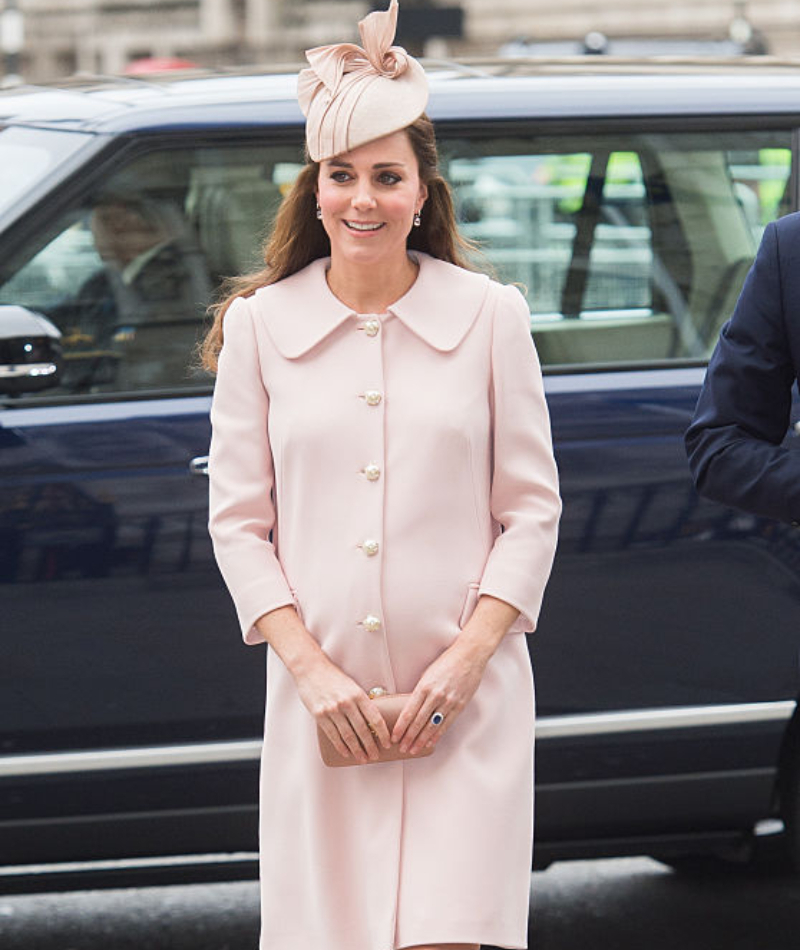 Abrigo rosa de Alexander McQueen - Marzo de 2015 | Getty Images Photo by Samir Hussein/WireImage