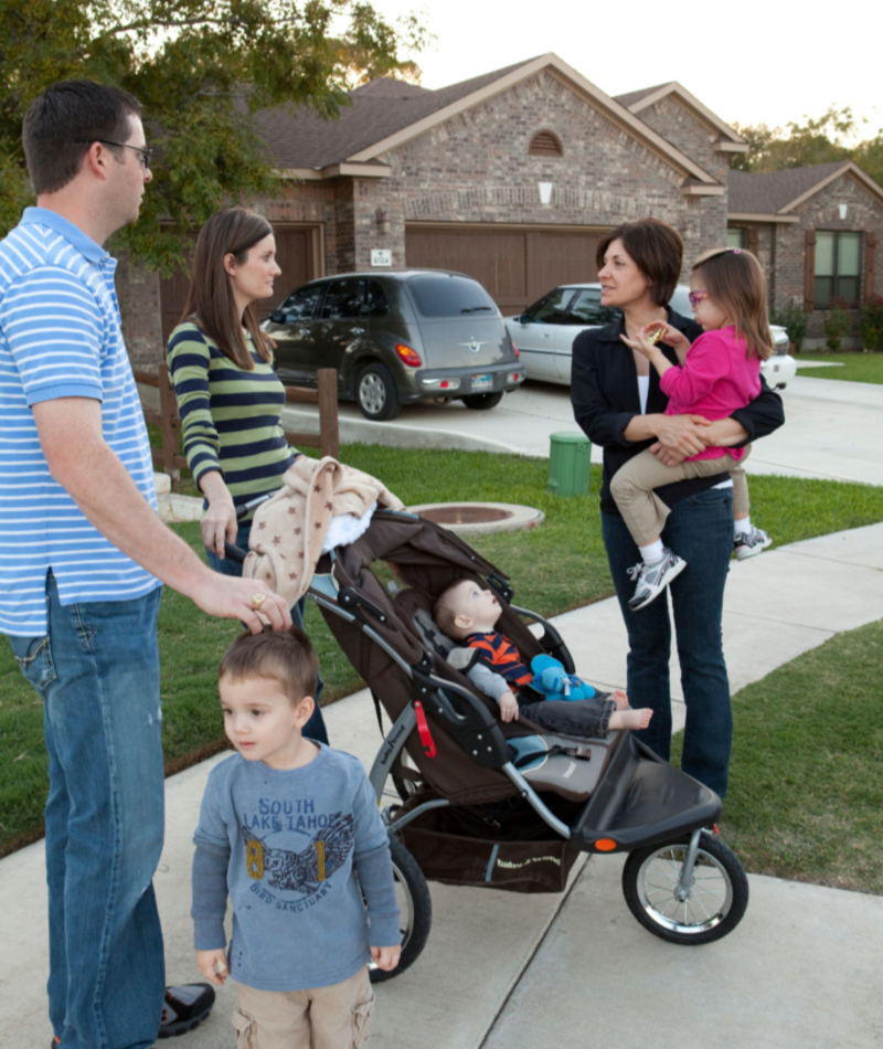 Paternidad comunitaria | Alamy Stock Photo by Bob Daemmrich