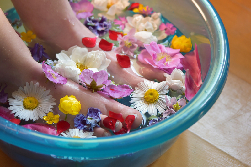 Spa de pies DIY | Shutterstock Photo by SariMe