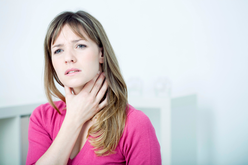 Calmar el dolor de garganta | Alamy Stock Photo by B. BOISSONNET/BSIP SA