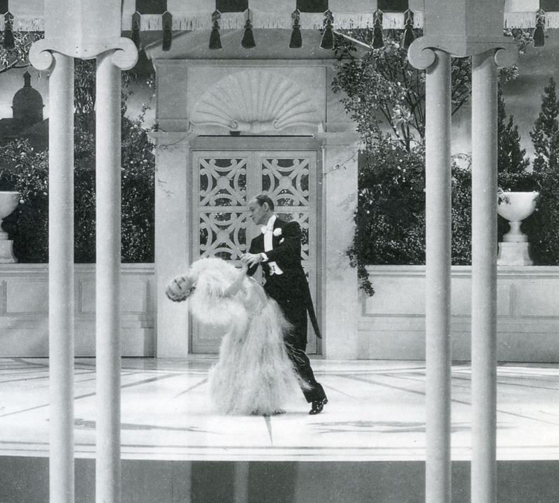 Fred Astaire y Ginger Rogers bailando 