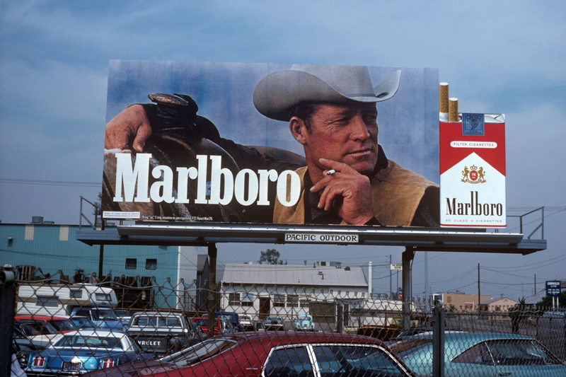 Recuerdan los anuncios publicitarios de tabaco | Alamy Stock Photo by RLFE Pix