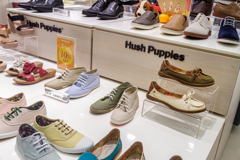 Fabricado en el extranjero: Zapatos Hush Puppies | Alamy Stock Photo by Jeffrey Isaac Greenberg 5+