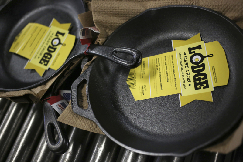 Fabricado en EE.UU.: Lodge Cast Iron | Getty Images Photo by Luke Sharrett/Bloomberg