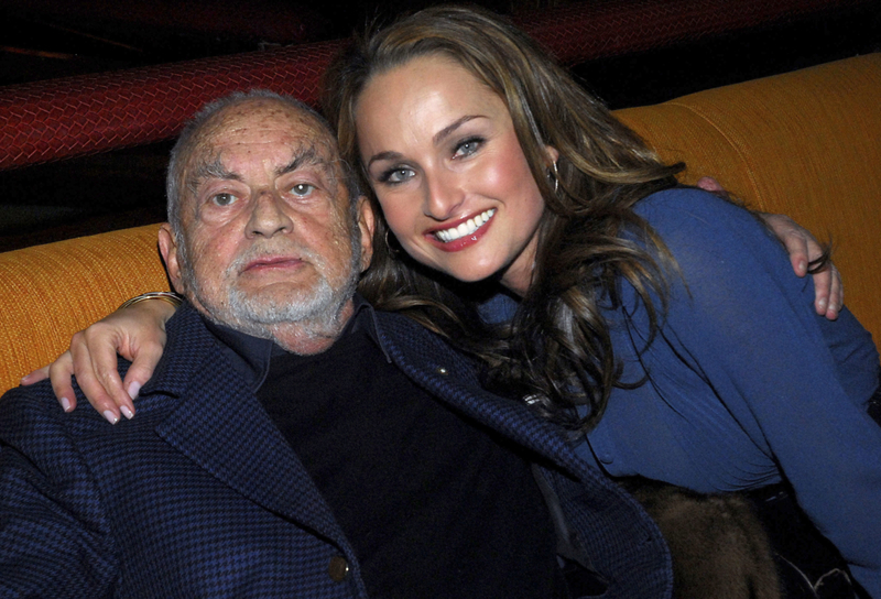 Abuelo y amigo | Getty Images Photo by Rob Loud