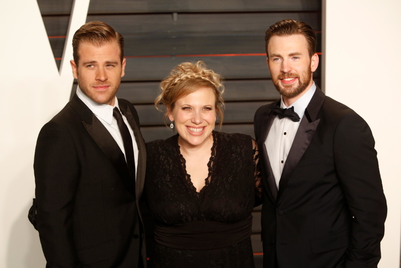 Chris Evans con su hermana Carly y su hermano Scott | Alamy Stock Photo by Hubert Boesl/dpa picture alliance/NO WIRE SERVICE