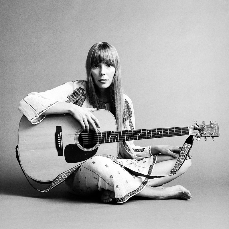 Joni Mitchell | Getty Images Photo by Jack Robinson/Hulton Archive