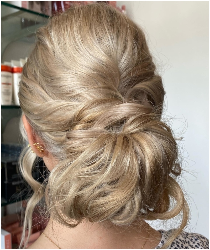 Mess Around With the Messy Updo | Instagram/@jul.lynn.beauty