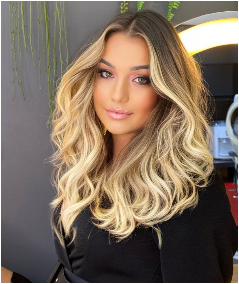 Fifty Shades of Blonde Balayage | Instagram/@beautyshop.homee