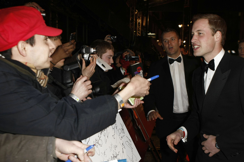 Royals Can’t Sign Autographs | Alamy Stock Photo by Carl Court/PA Images