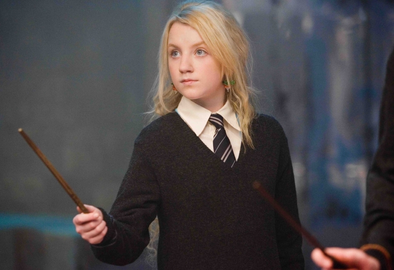 Evanna Lynch como Luna Lovegood | MovieStillsDB Photo by SpinnersLibrarian/Warner Bros