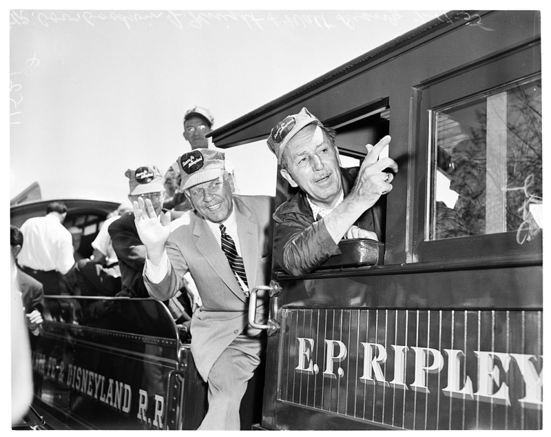 El icónico gesto con dos dedos | Getty Images/Photo by USC Libraries/Corbis via Getty Images