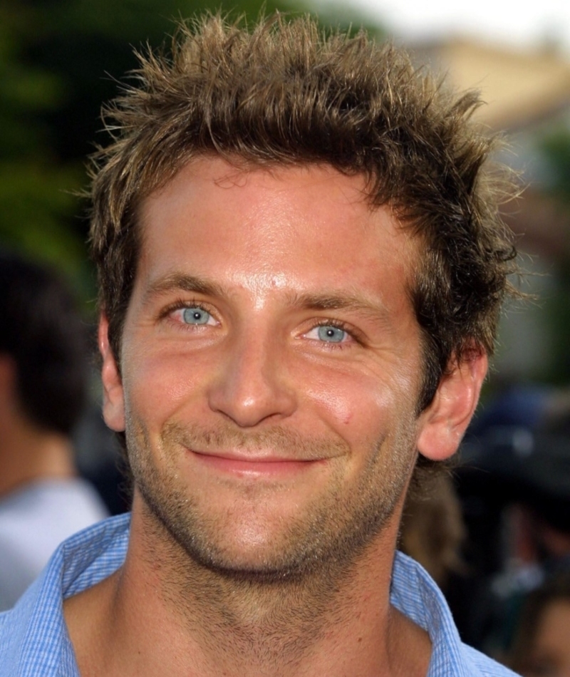 Bradley Cooper tiene una licenciatura en inglés | Alamy Stock Photo