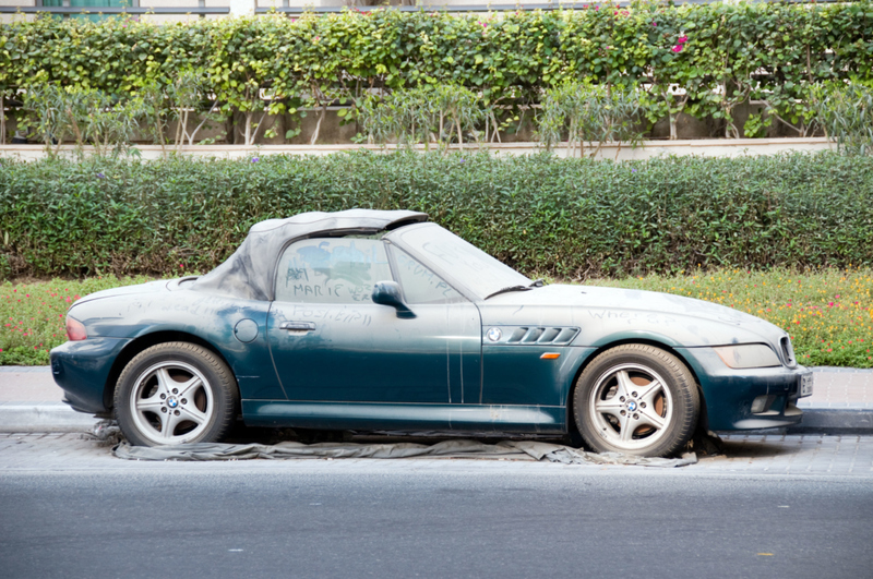 Carros De Luxo São Frequentemente Abandonados Em Dubai | Alamy Stock Photo