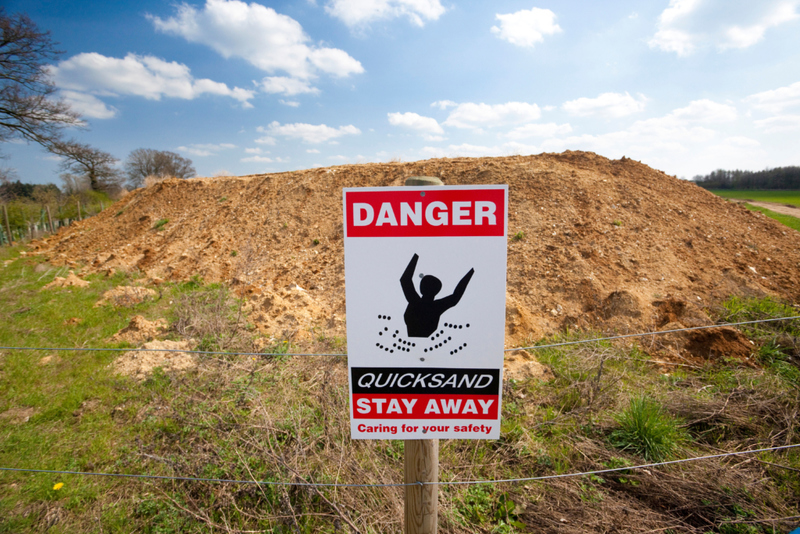 Não Existem Avisos Para Areia Movediça, Mas Você Pode Sair Dela | Alamy Stock Photo by David J. Green